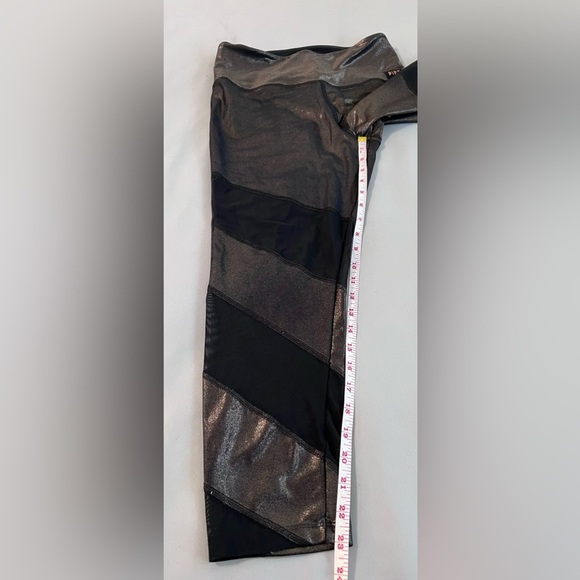 PINK Victoria Secret Leggings Women’s Sz Large Black -Gold Activewear Ultimate - Picture 2 of 9